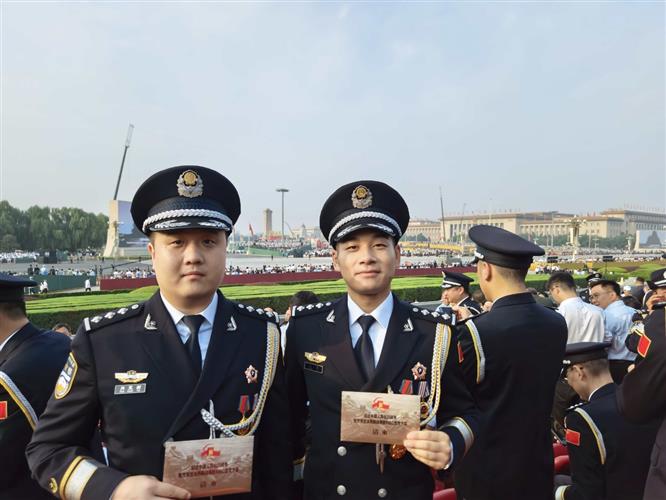 从外滩到天安门，两位上海公安民警现场观礼